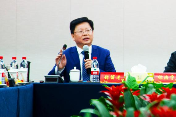 集团与泰州中学联合举办“校企同关爱，励学助成长”座谈会